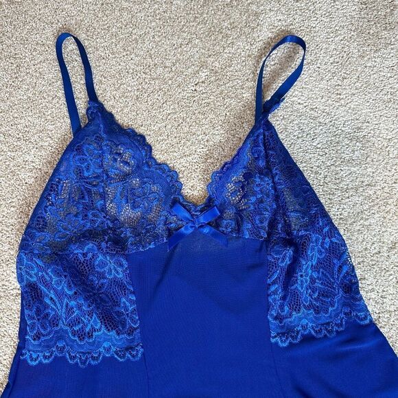 Romantic and Sexy Baby Doll Nightie. Just beautiful, Lacy with thong underwear. - Picture 4 of 6